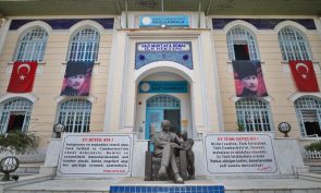 Gazi okulu bakım istiyor